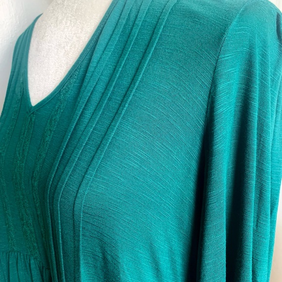 TORRID Slub V-Neck Lace Inset Pintuck Babydoll Top Botanical Green - Picture 9 of 10